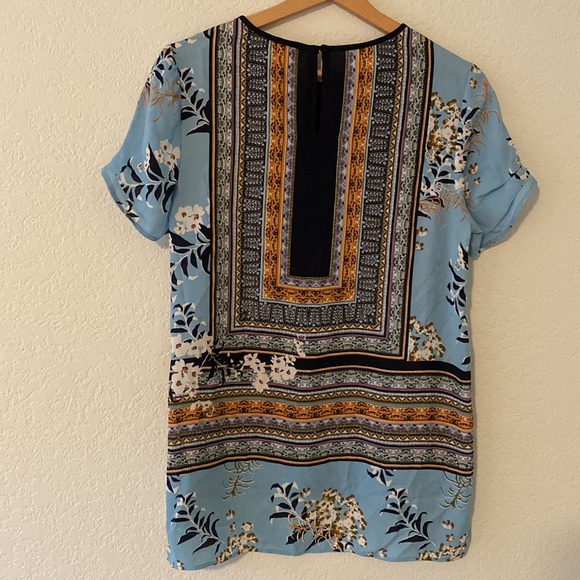 Small flowy top - Picture 3 of 8